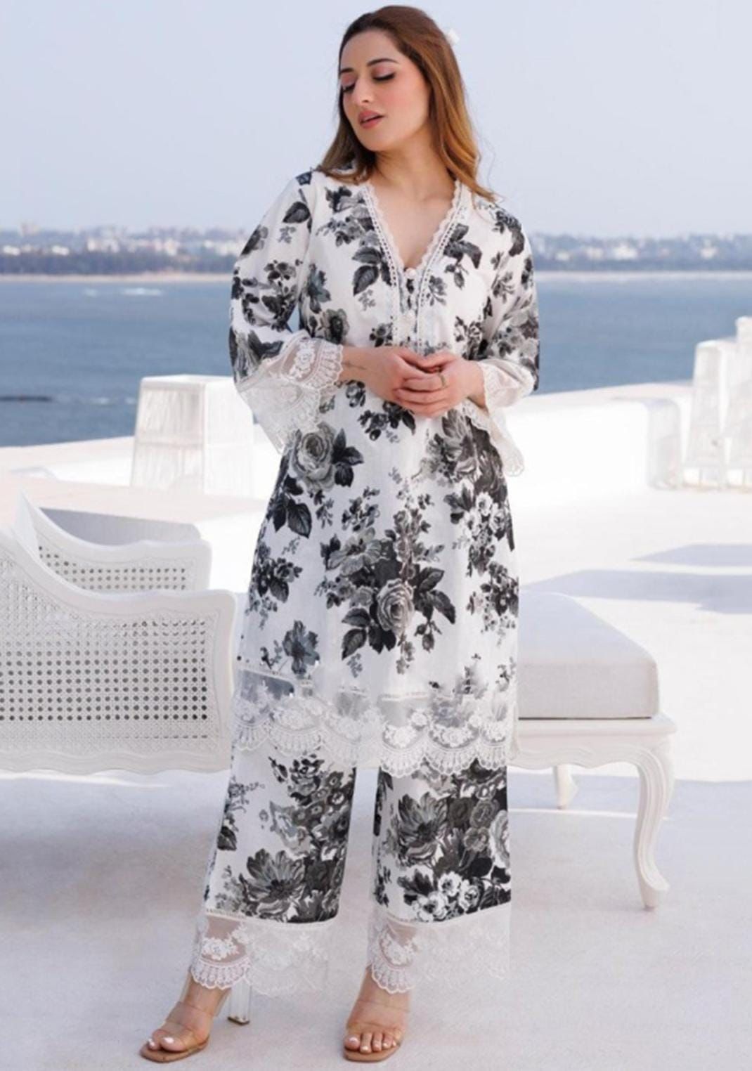 Baroque Design Lawn  70291KT GM143